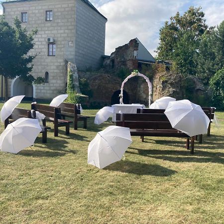 Penzion a pivnice Varna Velká Bystřice Esterno foto