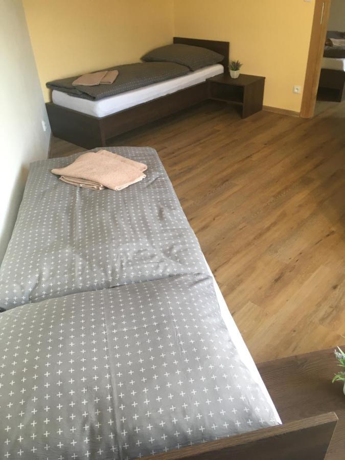 Penzion a pivnice Varna Velká Bystřice Esterno foto