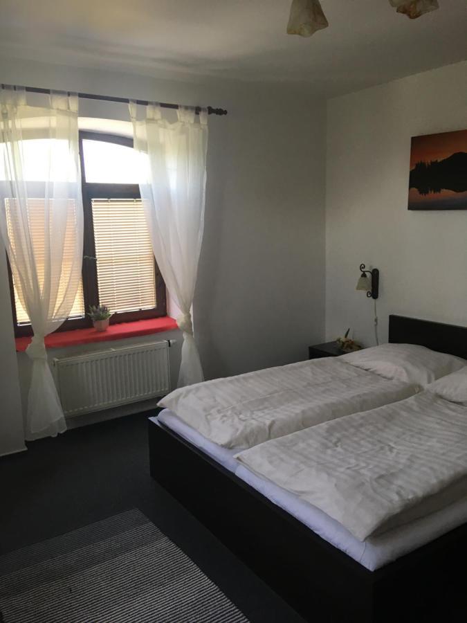 Penzion a pivnice Varna Velká Bystřice Esterno foto