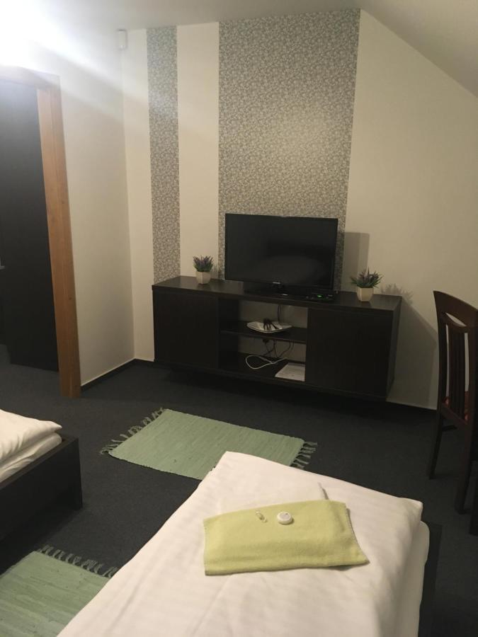 Penzion a pivnice Varna Velká Bystřice Esterno foto