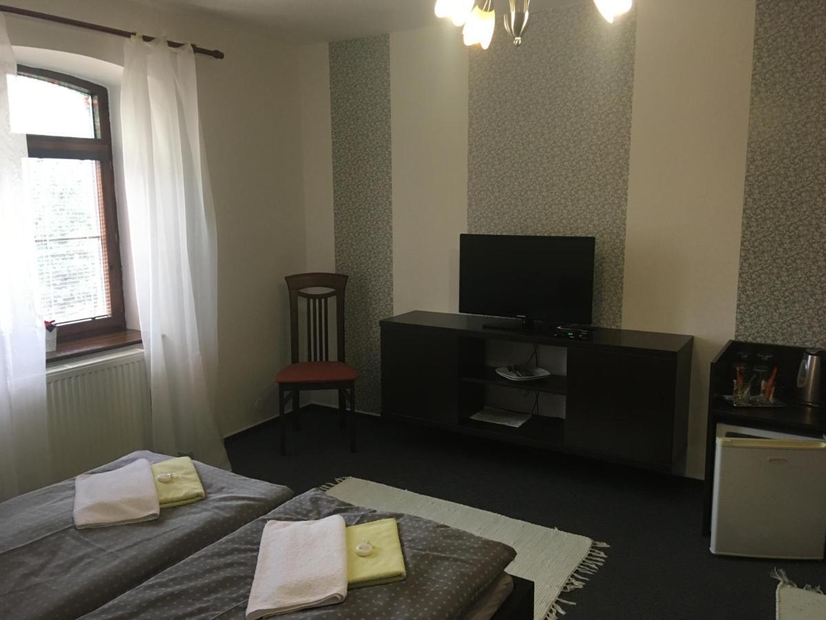 Penzion a pivnice Varna Velká Bystřice Esterno foto