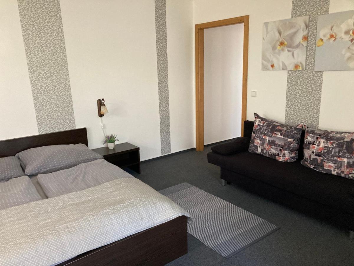 Penzion a pivnice Varna Velká Bystřice Esterno foto
