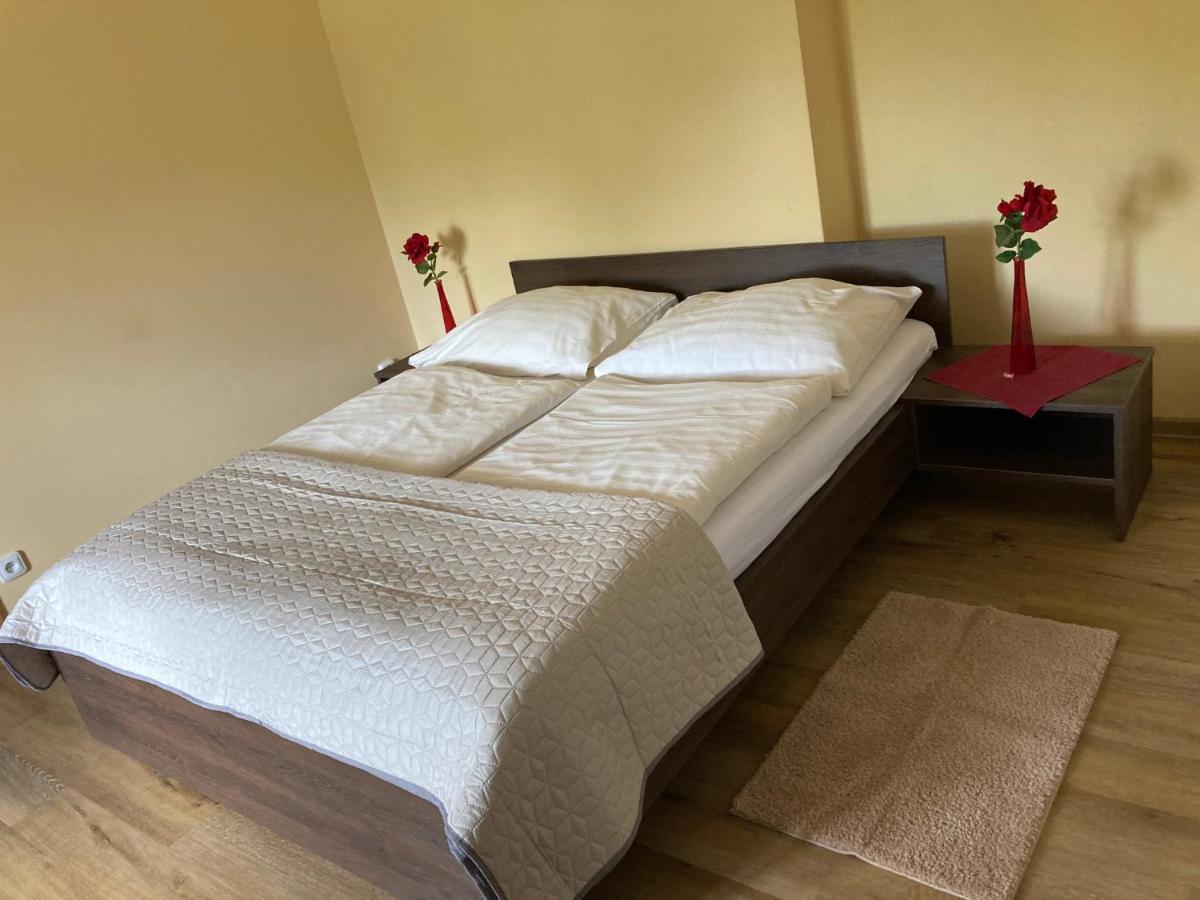 Penzion a pivnice Varna Velká Bystřice Esterno foto