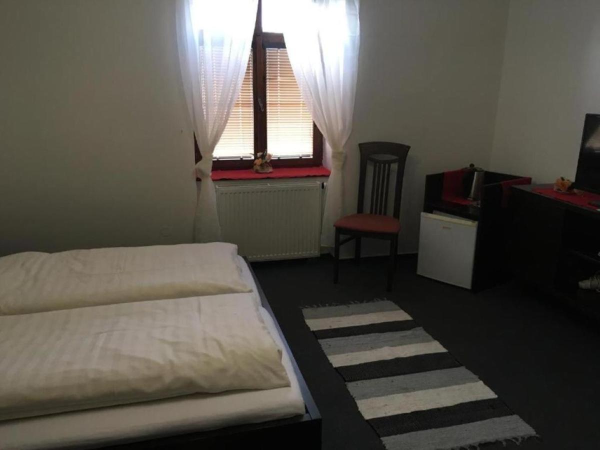 Penzion a pivnice Varna Velká Bystřice Esterno foto