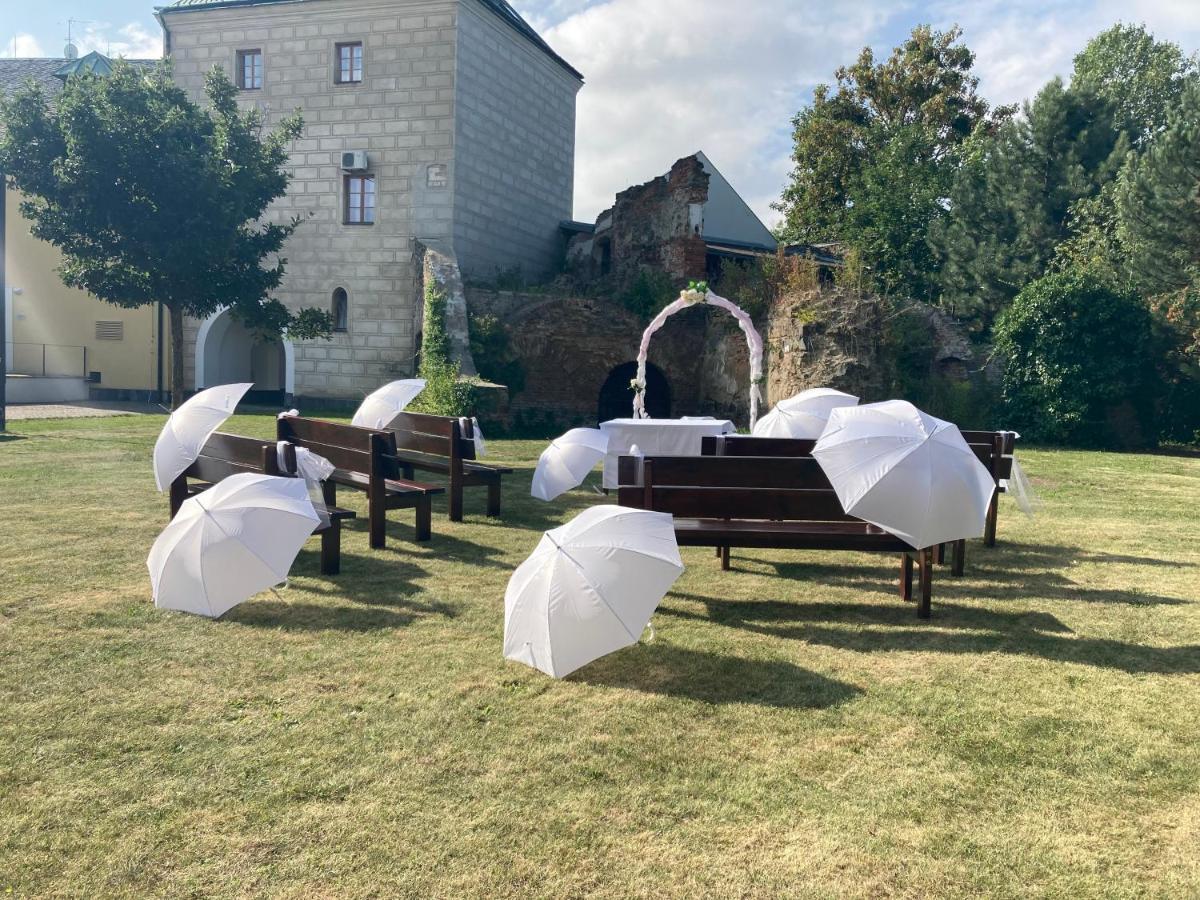 Penzion a pivnice Varna Velká Bystřice Esterno foto