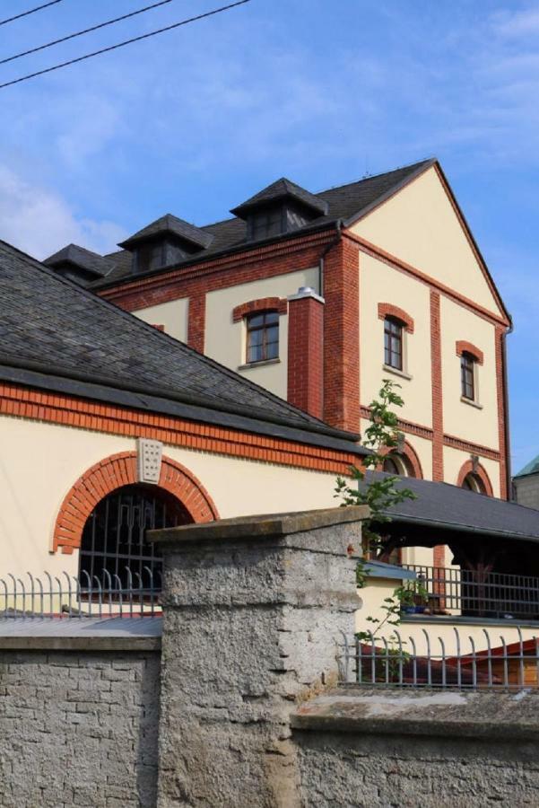 Penzion a pivnice Varna Velká Bystřice Esterno foto