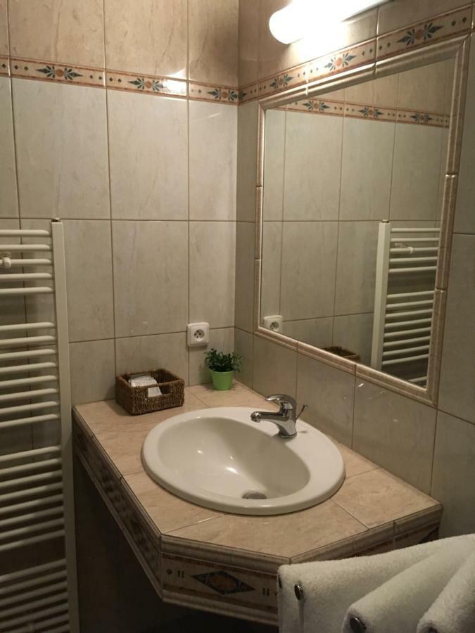 Penzion a pivnice Varna Velká Bystřice Esterno foto