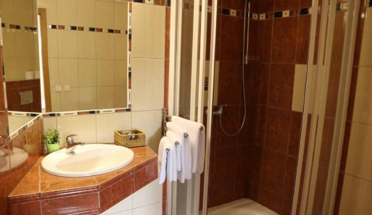 Penzion a pivnice Varna Velká Bystřice Esterno foto
